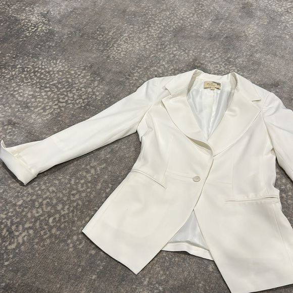 ELIZABETH AND JAMES CREAM WOMANS BLAZOR SIZE 6 - Picture 8 of 12